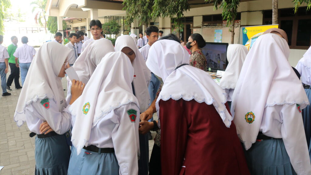 Manfaat Pojok Bahasa (Language Corner) di Sekolah