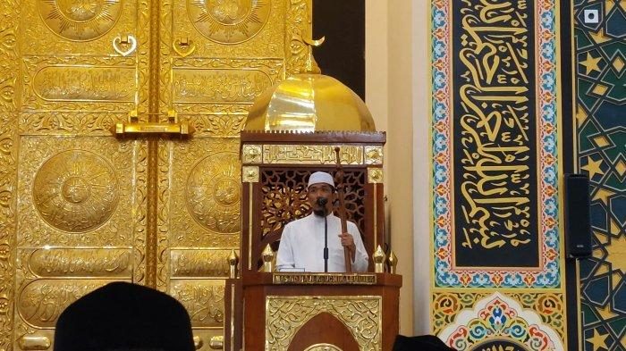 orang-bertakwa-akan-dimudahkan-segala-persoalan-hidup-khutbah-di-masjid-haji-keuchik-leumiek