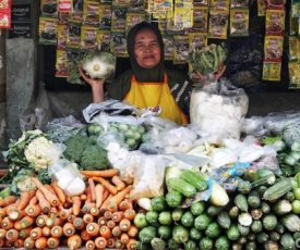 potret-pedagang-yang-bertahan-di-tengah-naiknya-harga-7_169